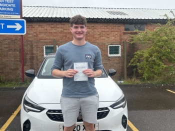 Congratulations “Tobias” who passed his car test with 0 driving faults with “Louise” at Poole DTC.Very well done, especially in the rain, enjoy the freedom & stay safe! 🙌Passed Friday 6th September 2024.